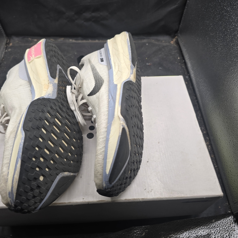 Nike‎ White and Black Athletic Sneakers - Picture 2 of 7